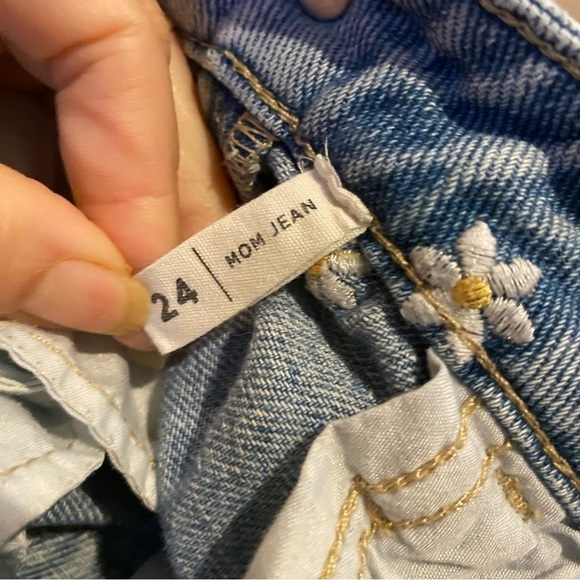 PACSUN Blue Floral Embroidery Mom Jean Size 24 - Picture 8 of 9